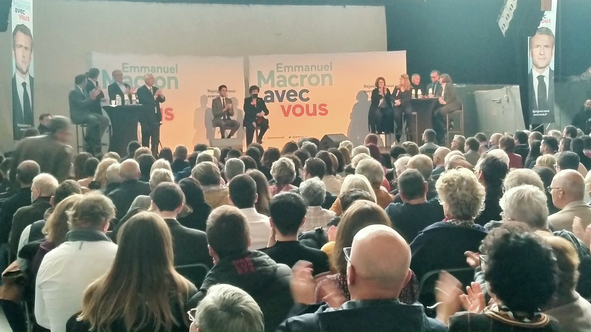 EMMontpellier's tweet photo. Très bel événement de campagne de la #MajoritePresidentielle autour de @R_Bachelot &amp; @GabrielAttal à #Montpellier.

Un superbe duo venu incarner le projet pour la #France d'@EmmanuelMacron 🇫🇷 #avecvous

#avecvous2022 #Macron #5ansdeplus https://t.co/Zd4hBAJ5Ps