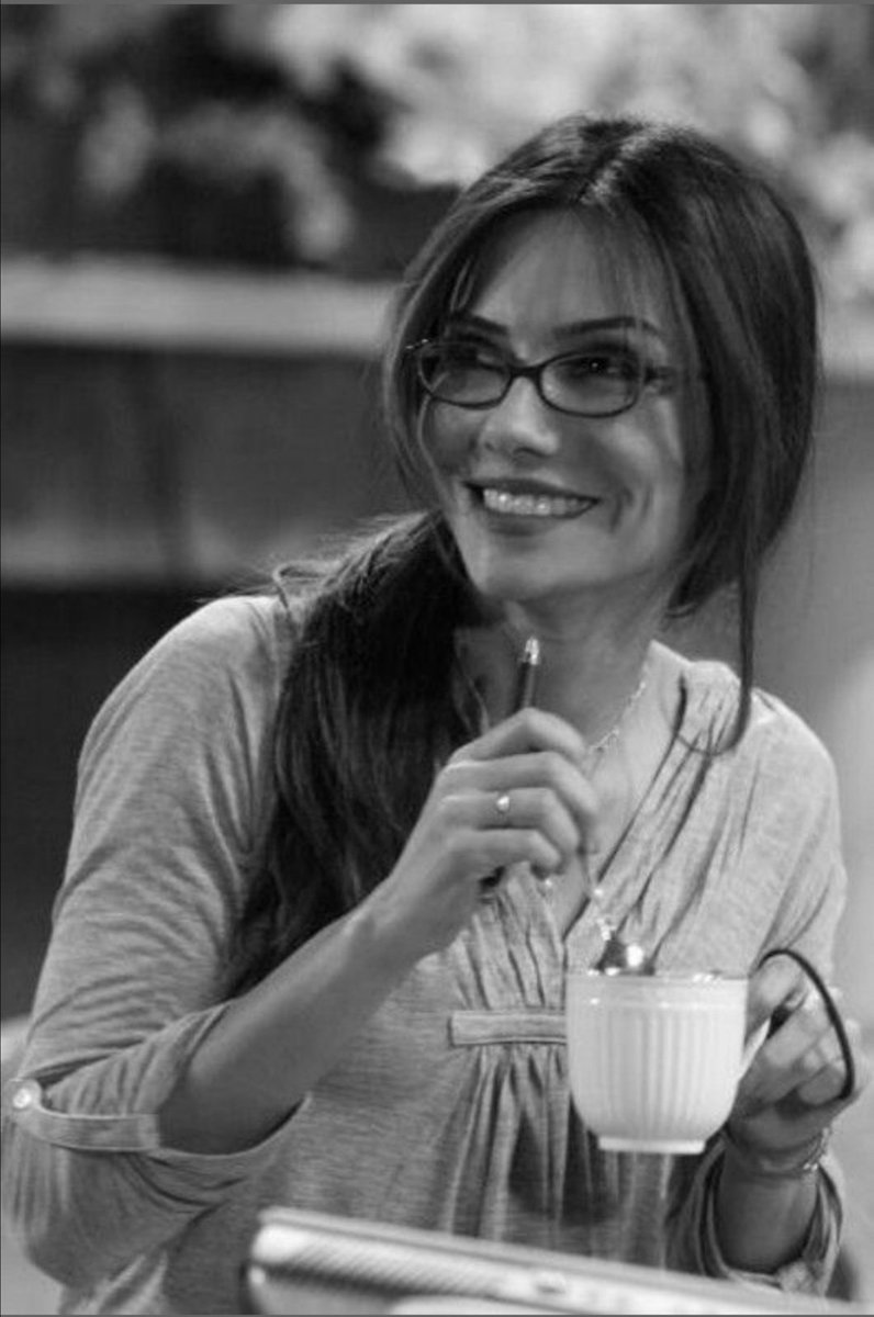 Сандрин холт бойтесь ходячих мертвецов. Презентация про диану на английском. When she returned. When she returned. Молокососы эффи.