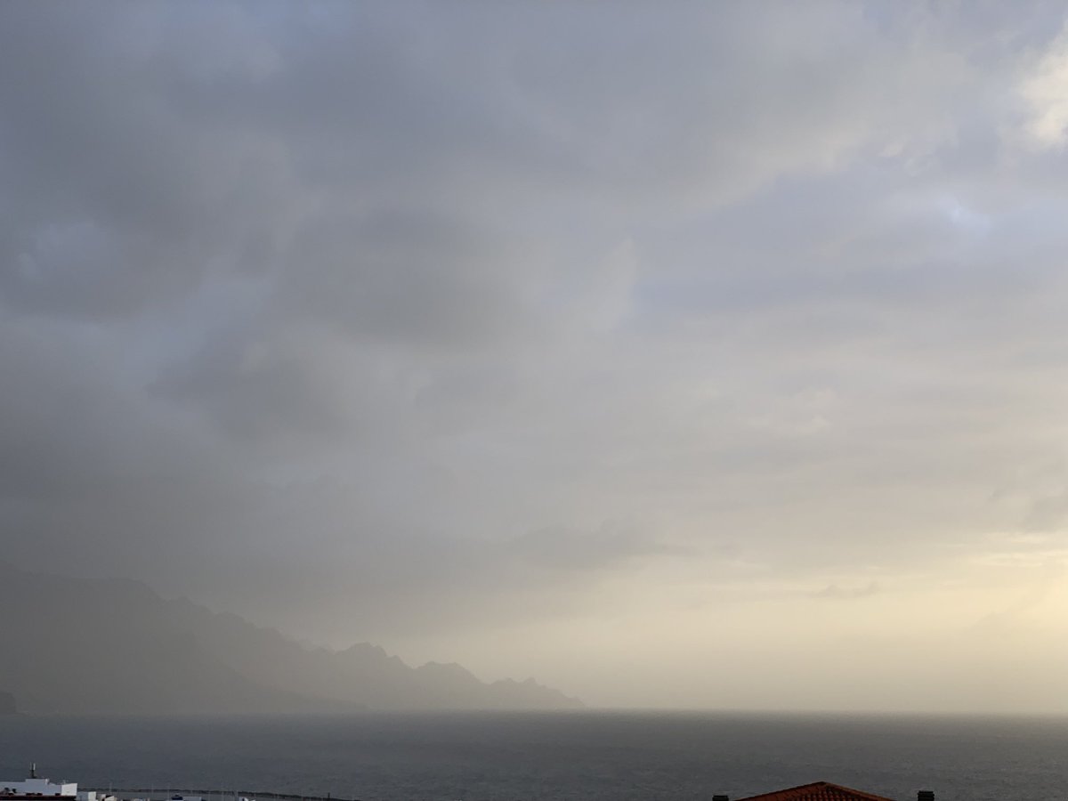 neilssa's tweet photo. Mountains come down to the sea. Ageate https://t.co/ZgumjFIyIS