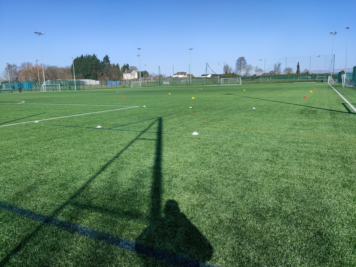 thistle05s's tweet photo. GameDay for us this morning as we host Southside Star 05s at Huntershill

Cracking morning for a game of football ☀️ https://t.co/vnZQ1EaaeL