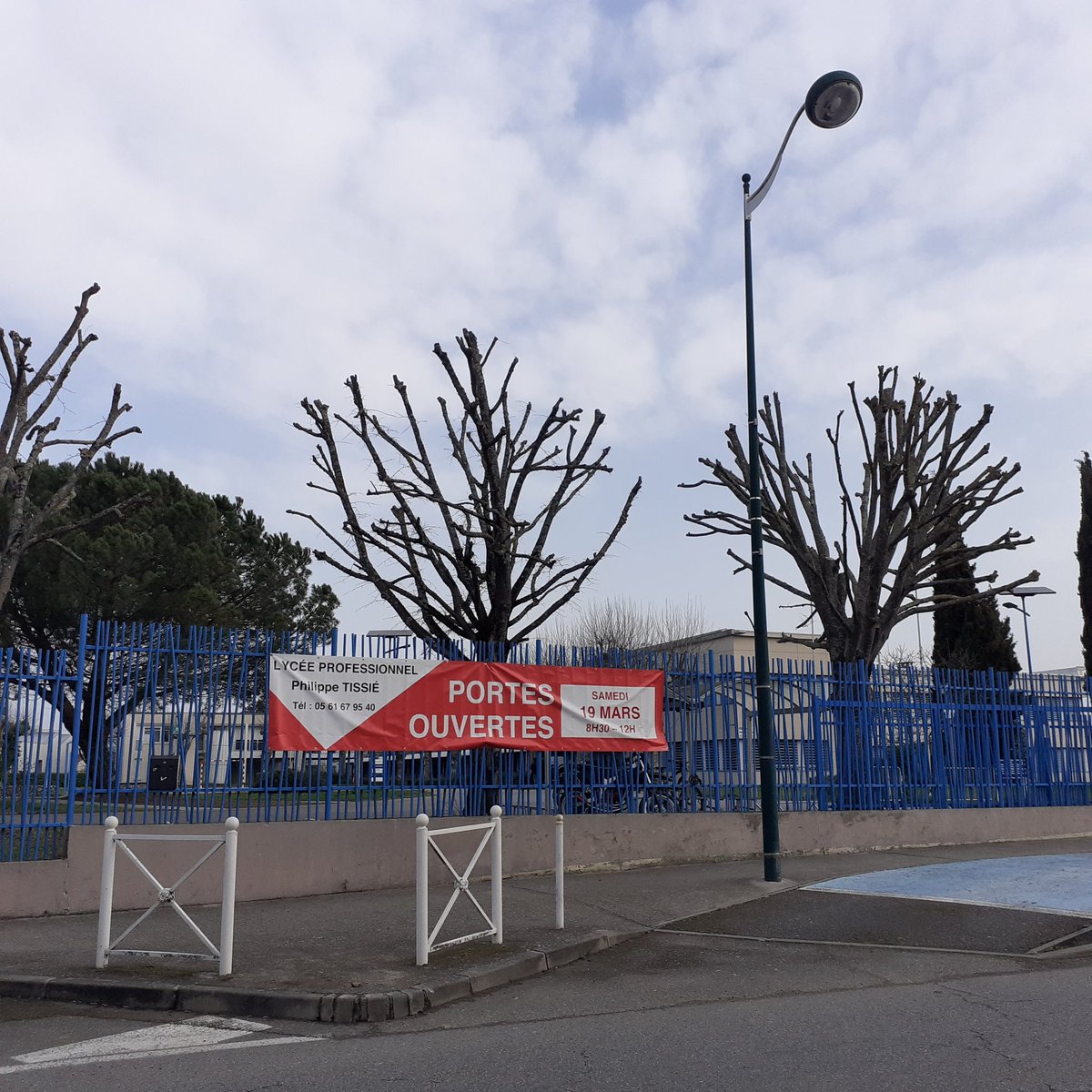 LyceeProTissie's tweet photo. Portes ouvertes 2022.
🙏 aux visiteurs. On vous attend pour les mini-stages dans les semaines à venir !
👏 aux ARL pour le ☕ bien chaud, aux personnels pour la présentation de nos formations et aux élèves présents pour la démonstration de leurs savoir-faire. https://t.co/q98e829YJr