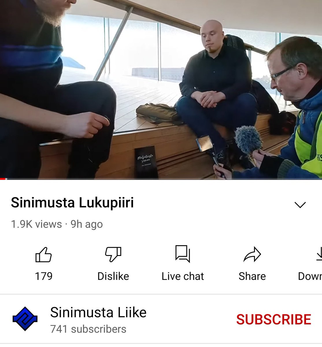 kasvismafioso's tweet photo. @AMelaranta @Tanelihamalaine #ToniJalonen ja #TuukkaKuru tosiaan kahestaan hölisi. 

Ja #PanuHuuhtanen ja #TiinaKeskimäki oli siellä tietysti  taas press-liivit päällä. Ei vittu tota toimittajalarppaamista...

#SinimustaLiike #VKK #lukupiiri #oodi https://t.co/bAJFcV4RKZ