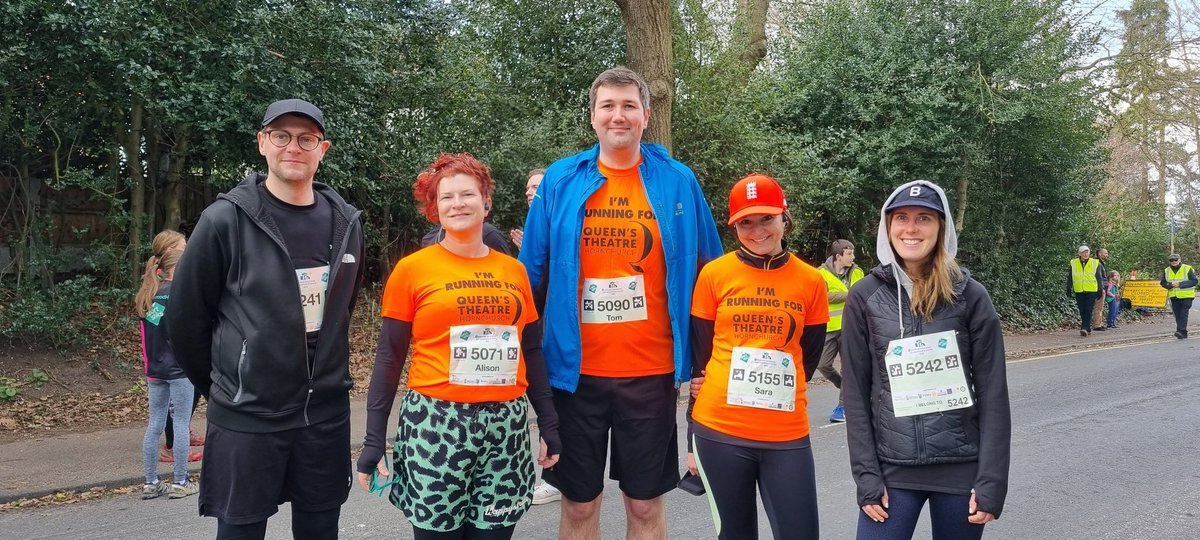Looking forward to the start of the race with <a href="/QueensTheatreH/">Queen's Theatre Hornchurch</a> Runners! You can still support us justgiving.com/campaign/queen…