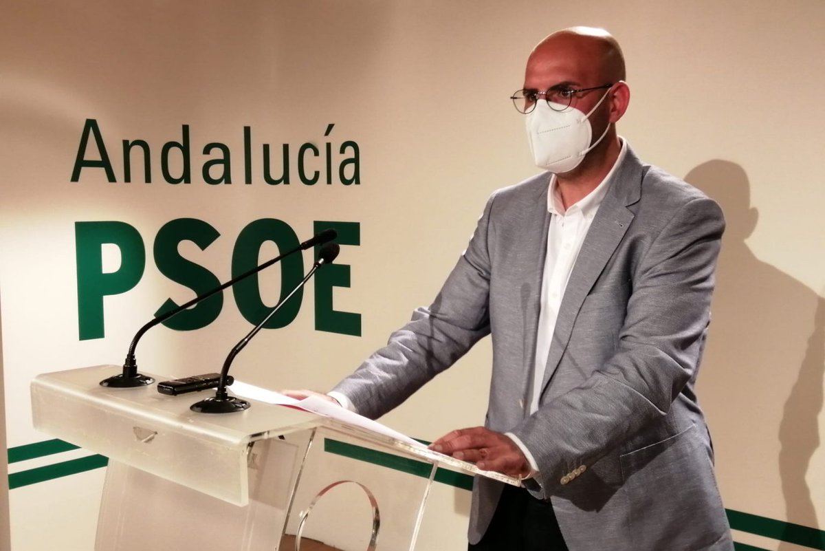 PsoeGranada's tweet photo. 📝El PSOE de #Caniles califica de continuista el presupuesto municipal y lamenta que no dé respuesta a las necesidades actuales del municipio
🗣️@Miguel_RomanOr:La nula ambición de gobierno que caracteriza a la alcaldesa queda reflejada en estas cuentas ⤵️
https://t.co/CsEhvBpfyn https://t.co/NQ7YDYBBWA