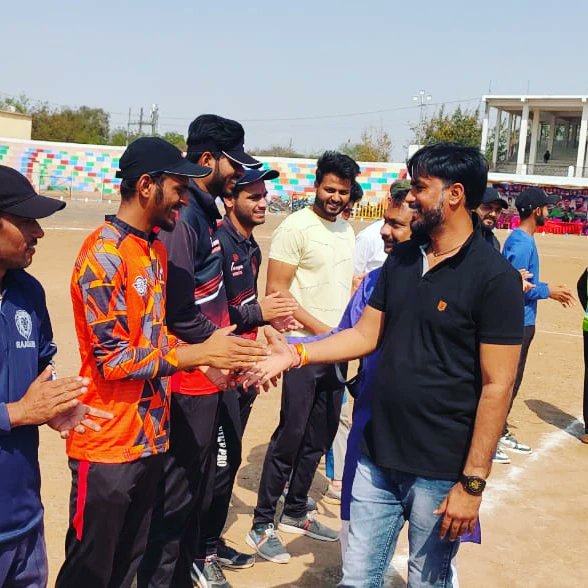Kp_Panwar3's tweet photo. मां भगवती क्रिकेट क्लब राजगढ़ के तत्वाधान में आज राजगढ़ स्टेडियम में आयोजित बिग बेस लीग(BBL)क्रिकेट टुर्नामेंट के उद्घाटन के अवसर पर सम्मिलित हुआ। इस अवसर पर वरिष्ठ पदाधिकारीगण ,पत्रकार बंधु ओर युवा प्रतिभाशाली खिलाड़ियों की टीमो ने भाग लिया।
@MPBJYM @vdsharmabjp @vaibhavpawarmp https://t.co/DtuvvXRkRW