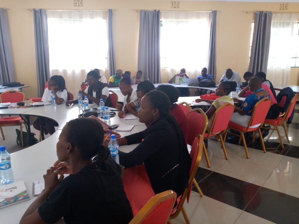 MuunganoCentre's tweet photo. Together with youth networks in Siaya.  We conducted analysis of the Siaya County CFSP 2022/23. @of_siaya needs to prioritize needs of the young people &amp; ensure the document has a linkage with the ADP 2022/23. #Power2youth #BudgetDebate2022 @Power2YouthKe @Amref_Kenya @NAYAKenya https://t.co/eoRd79YEaW