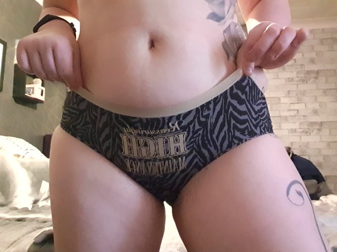 What a beautiful sunday morning. Whos coming over to my OF https://t.co/8b8EQVwnxj https://t.co/k0Qw