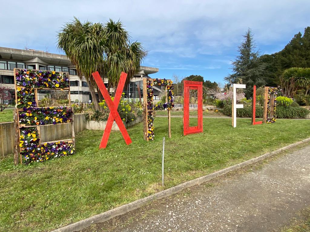 Angers's tweet photo. Tous les deux ans, une exposition florale est préparée dans les locaux de l’institut Agro Rennes-Angers, à #Angers. Sa 22e édition se termine aujourd’hui avec l’arrivée du Printemps ! Cette 22e édition a pour thème Les souf’fleurs de rêves. https://t.co/qkzQHjpOxR #vegetalangers https://t.co/1TN35QcuGW