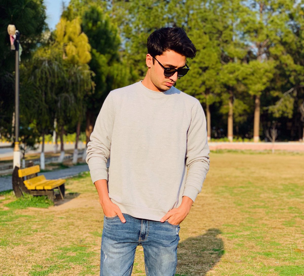 UsamaShyd's tweet photo. No, he's livin' proof that he rockin' the booth
He'll get you buzzin' quicker than a shot of vodka with juice.
#pakistan #summervibes https://t.co/kQw64vkzMc