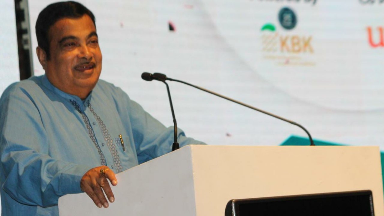 Union Minister Nitin Gadkari addressing the event 