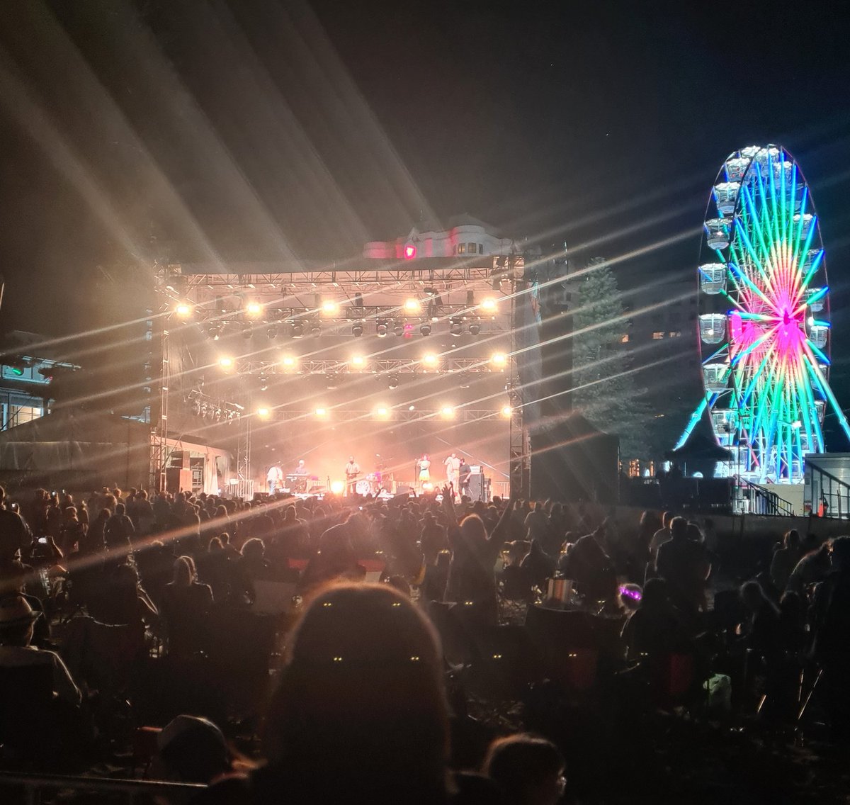 biltupp's tweet photo. It's Sunday night in Adelaide, spent the day watching incredible live music on the beach, mask and care free. Let's enjoy life for gods sake. It's time. https://t.co/gz44iLddrb