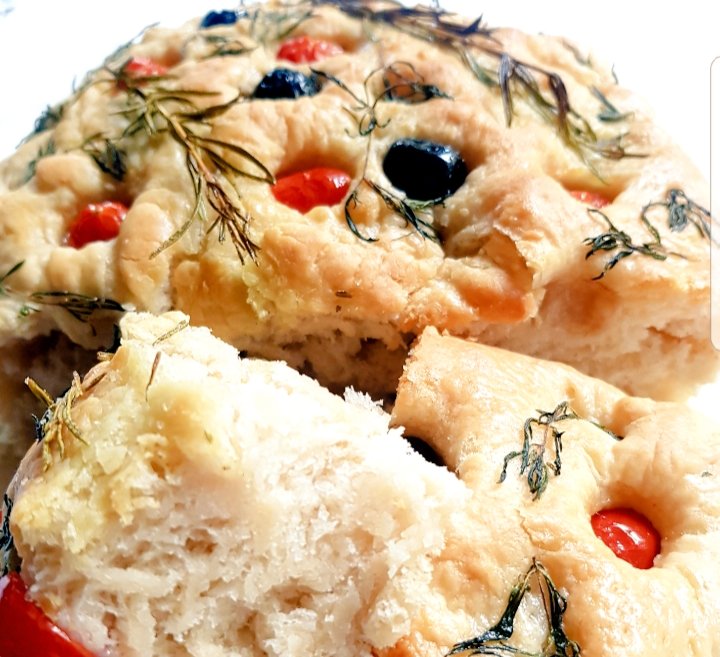 skongur's tweet photo. Celine's Kitchen
Mutfağımda klasik bir pazar efsanesi 🤗
Italian/ Puglia🇮🇹: Focaccia Pugliese🍅🍕🌿
#celineskitchen #focaccia
#focacciapugliese #lacucinaitaliana
https://t.co/UXo9DQDVqr https://t.co/YXfou86PXd