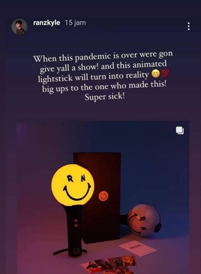 Enteral_army's tweet photo. So copying songs weren't enough we are copying light sticks now? Lmaoooo You'all ain't lasting baby 😂 like who even are you 
#btskings #BTSARMY #BTS https://t.co/MHDv39tr4y