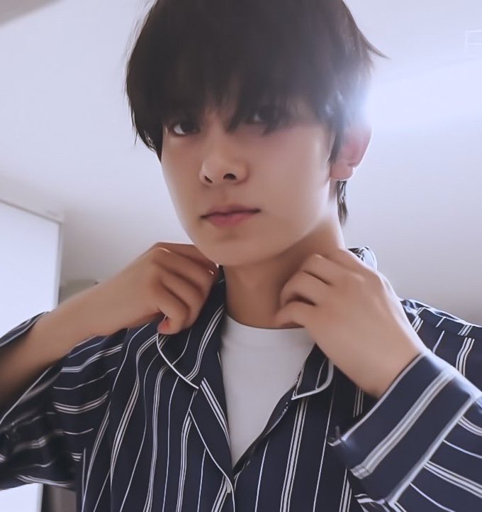 photos of heeseung that radiate a soft boyfriend energy 

— a thread;