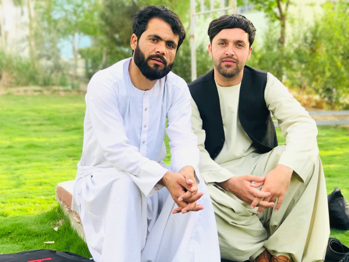 Abdulqasamzabul's tweet photo. نن مې په حقوقو او سیاسي علومو کي له خپل مونوګراف څخه دفاع وکړه، په دي سره مې څلور کلن تحصيلي بهير هم پای ته ورسید.
په دي برخه کي د خپلې کورنۍ له درنو غړوڅخه مننه کوم، له ټولو ملګرو، خواخوږو او په ځانګړي ډول زما د لیسانس دورې له ټولو قدرمنواستادانو څخه مننه کوم. https://t.co/jqhkhgxIMF