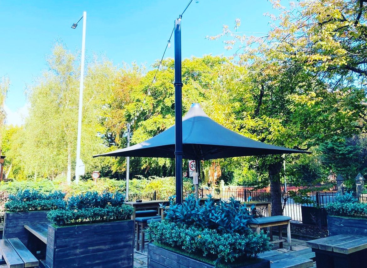 Another glorious day ☀️🍻 Pop along for a spot of Sunday lunch in the sun and wash it down with a pint of JW Lees finest. 🍻🍽 A gentle reminder - We do not take bookings on our outside tables so it’s first come first served. 🙌🍻☀️ #sunday #lunch #food #tasty #beer #sun