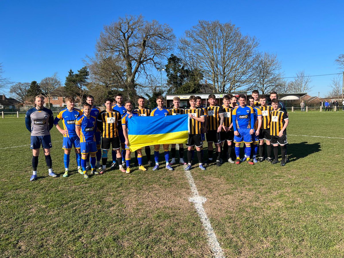 HarlestonTownFC's tweet photo. Harleston Town are delighted to have raised over £1000 at yesterday's game against @The_Bloaters, in aid of the Ukrainian Refugee Crisis! 🇺🇦

Thank you for your unbelievable support, with a crowd of over 200!

⚫️⚪️ #HTFC #UpTheTown https://t.co/bqTWoUxf7M
