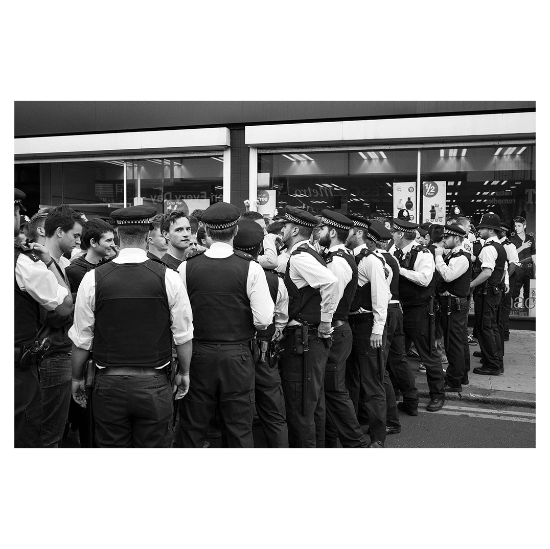 AndersenMStudio's tweet image. IT'S MATCH-DAY! West Ham at home.
Here are some memories from past West Ham encounters taken from the 248-page beautiful photo book ’Can’t Smile Without You’, following the Spurs fans home and away from 2013–2017. 
Very few copies are now available.
shop.martinandersen.co.uk