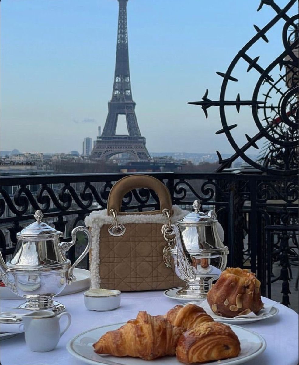 LUCYDRE4MS's tweet photo. 🖇 https://t.co/b4FH91FdO1 posted! 

                 🗓 • O3. 20. 2O22
                 📍 • France

            ❝ food + nice view + 
               friends = perfection ❞ https://t.co/at0WWYEURx