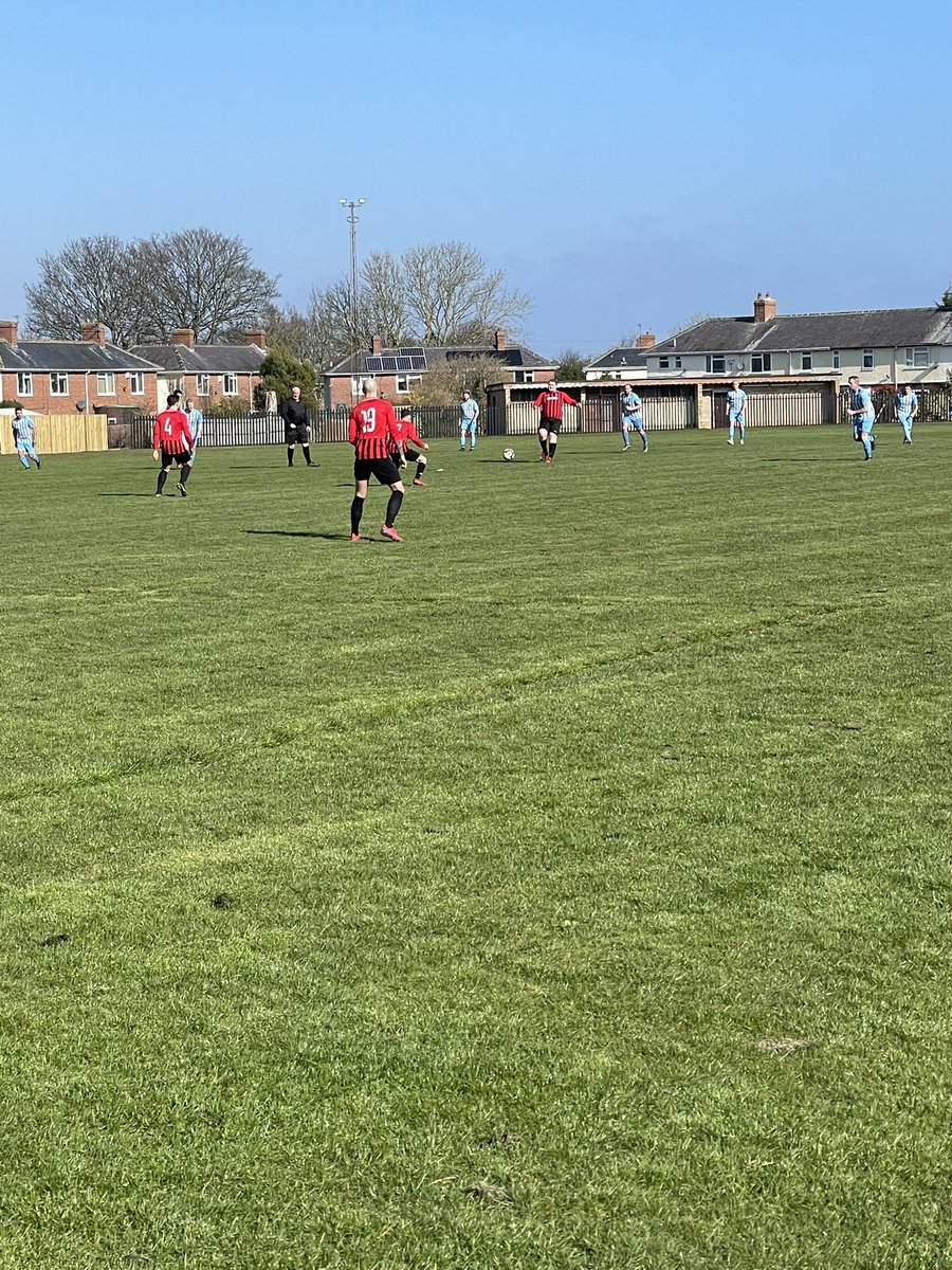 We are underway. 5-2-2-1 Jack and Tim wing forwards with JRS centre forward. From what I can tell.