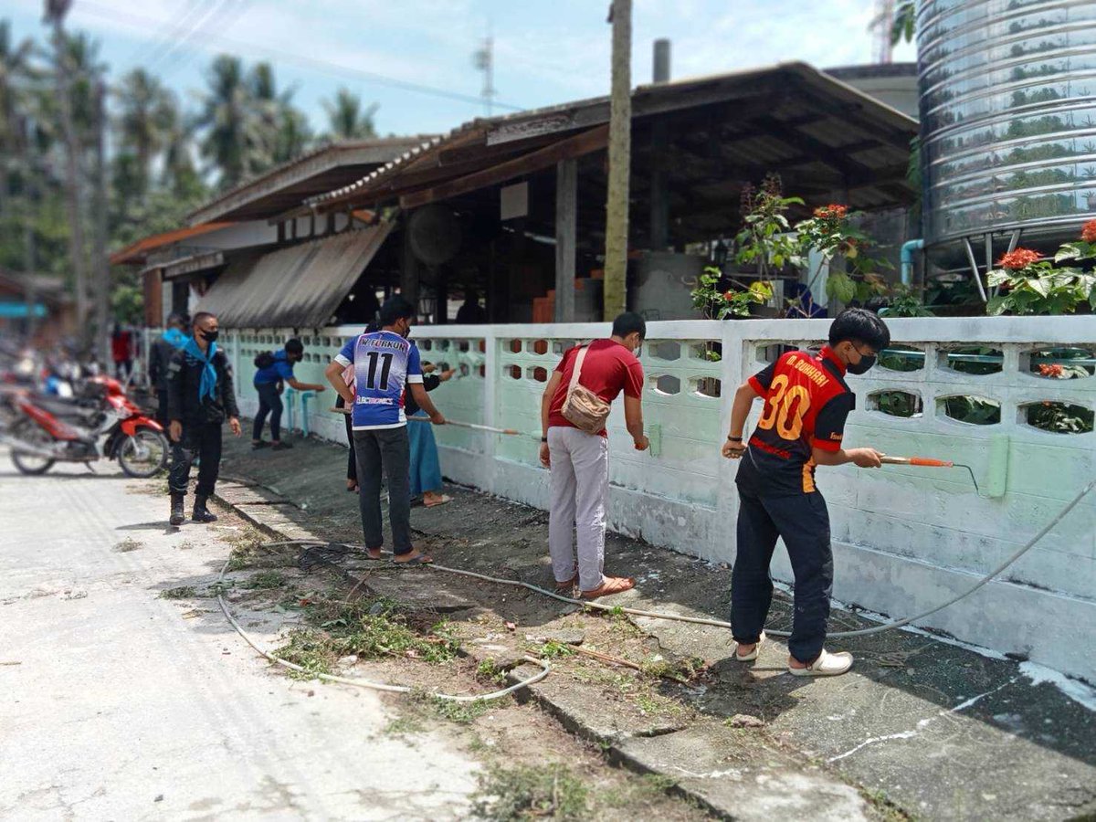 ครูหมวกแดงปันยิ้ม โดย ชุด สทสพ.ร่วมกับ ชุดสันติสุข, คณะสมาคมส่งเสริมนักคิด พัฒนาเด็กและเยาวชนเพื่อสันติภาพสลาตัน(สพส.),หน่วยงานราชการ,ร้อย.ทพ.๔๑๑๖,โฆษกชาวบ้าน,ผู้นำชุมชน,ผู้นำศาสนา ดำเนินกิจกรรมจิตอาสาค่ายอาสาพัฒนาสังคม สู่สังคมสันติสุข ณ มัสยิดดารุณอาม่าน ต.เกะรอ อ.รามัน จว.ยะลา