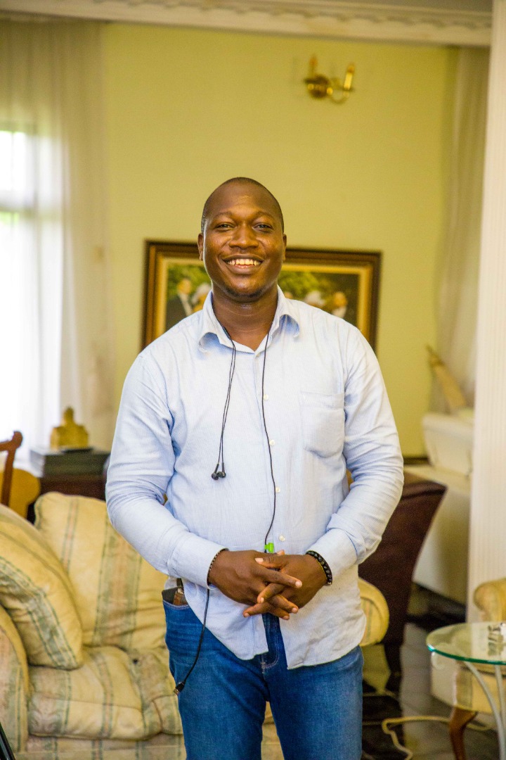 Oscar Mena tweet media