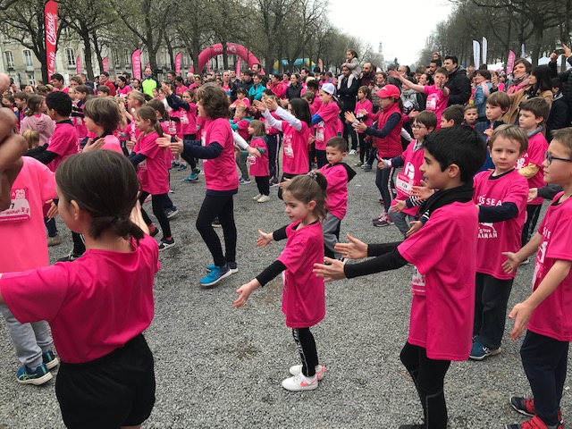 F3PaysdelaLoire's tweet photo. #Nantes La course #Odyssea ce dimanche matin, grande fête populaire pour lutter contre le cancer du sein - Reportage ce soir dans le 19/20 - @Odyssea_Nantes 📷 @SandrineGadet https://t.co/sIvHiodO88