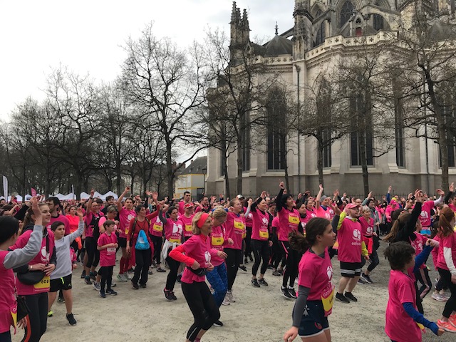 F3PaysdelaLoire's tweet photo. #Nantes La course #Odyssea ce dimanche matin, grande fête populaire pour lutter contre le cancer du sein - Reportage ce soir dans le 19/20 - @Odyssea_Nantes 📷 @SandrineGadet https://t.co/sIvHiodO88