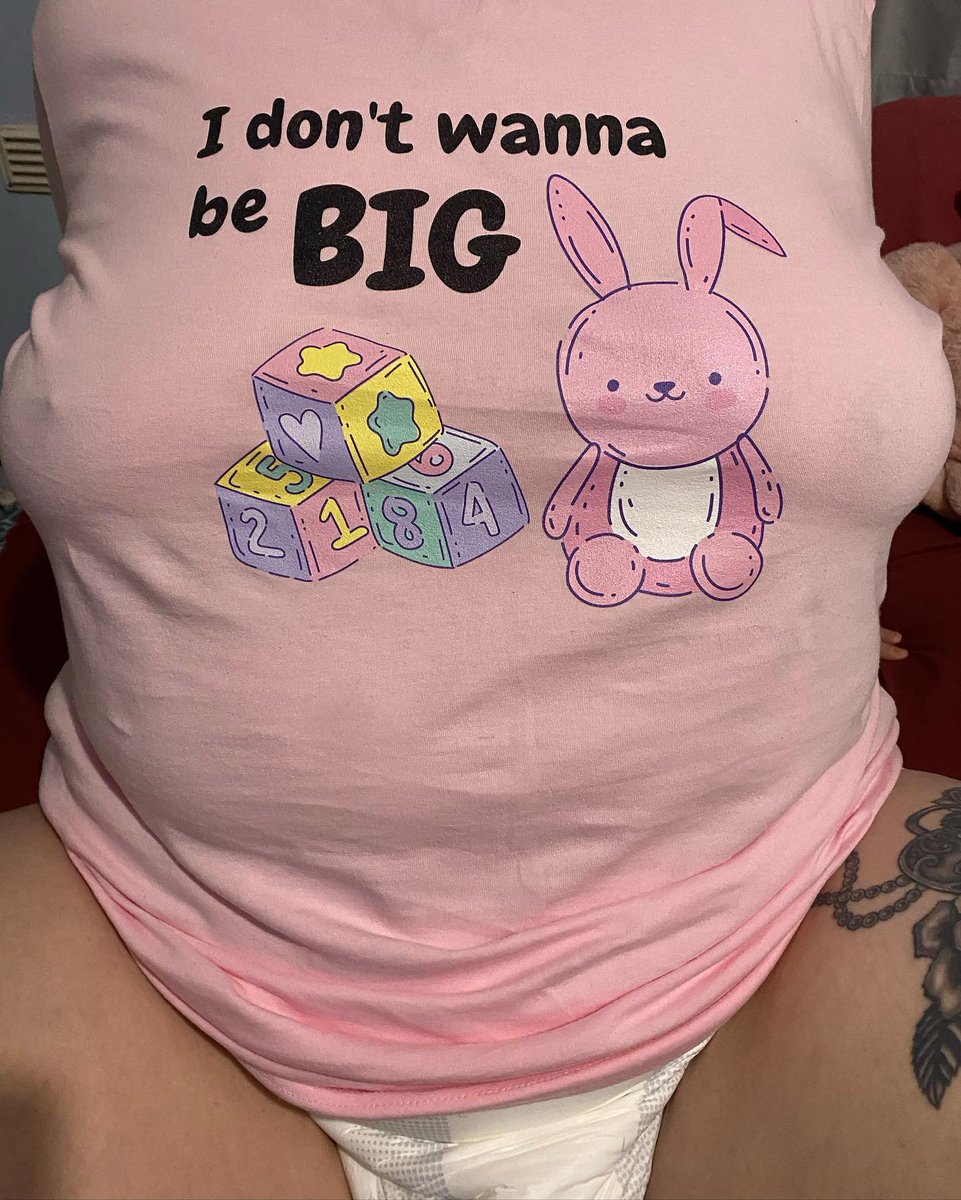 abdlkinkster's tweet photo. Perfect Tshirt for a perfect day. @safelittlespace enjoying wearing our 'I don't wanna be BIG' Tshirt.

https://t.co/PYBYDBYMwE

#abdlkinkster #abdlcouple #ddlgcouple #abdl #abdlcommunity #abdllifestyle #mdlb #mdlbcommunity #adultbabyboys #abdlboy #ddlglifestyle #ddlgcommunity https://t.co/tTrNsMeOh3