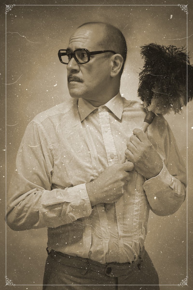 LaPlataformaElx's tweet photo. @Josmachine es Pedrote #LaSirenaVarada, amigo, criado, mano derecha y también izquierda del Señorito Ricardo. Te esperamos 24, 25 y 26 #marzo en @Escorxador Entradas en 👉 https://t.co/eZdiZaUws1
📸Fotografía: @Josmachine
🖌️Maquillaje: @CarlosElx
#teatro #teatre #Elche #Elx https://t.co/sbgdufvxg7