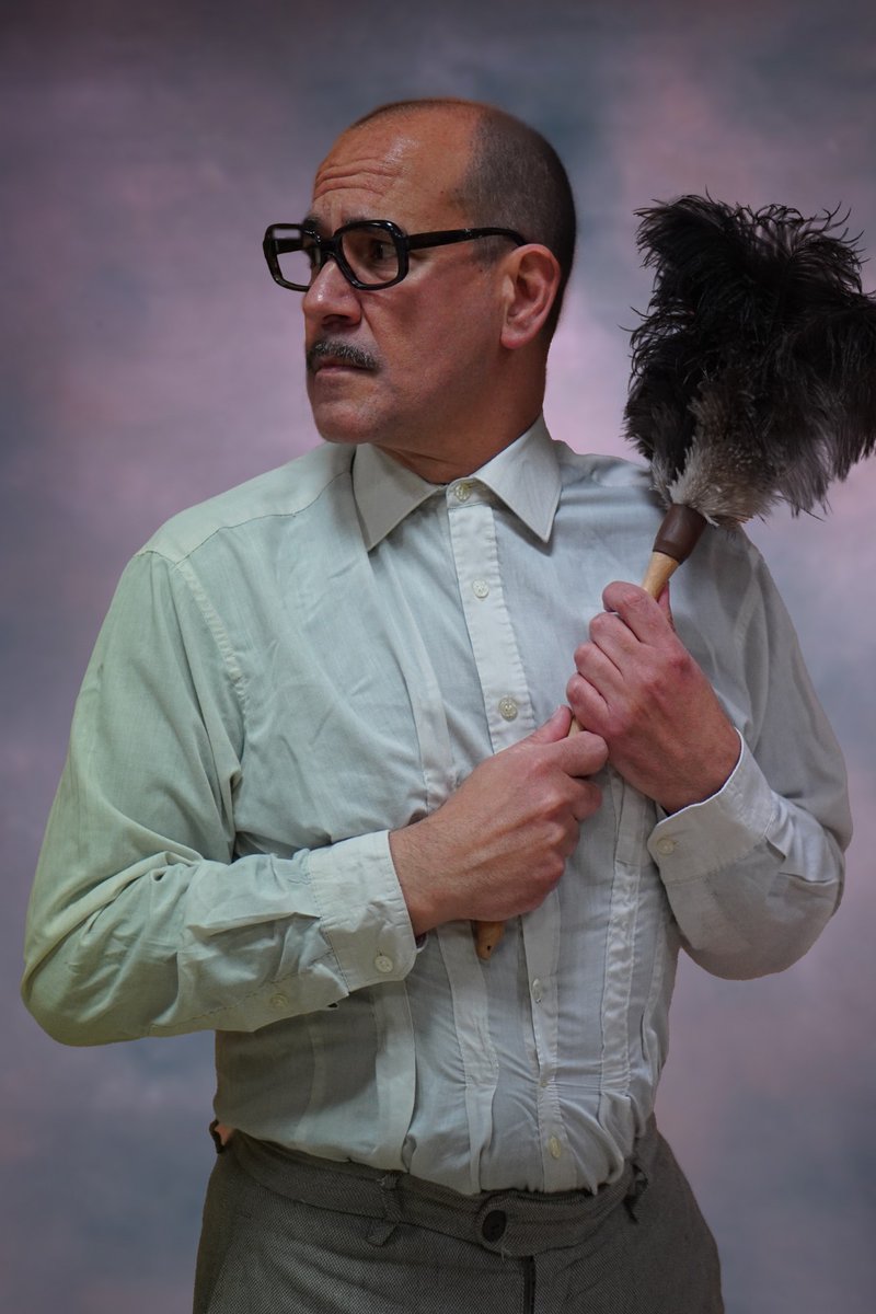 LaPlataformaElx's tweet photo. @Josmachine es Pedrote #LaSirenaVarada, amigo, criado, mano derecha y también izquierda del Señorito Ricardo. Te esperamos 24, 25 y 26 #marzo en @Escorxador Entradas en 👉 https://t.co/eZdiZaUws1
📸Fotografía: @Josmachine
🖌️Maquillaje: @CarlosElx
#teatro #teatre #Elche #Elx https://t.co/sbgdufvxg7