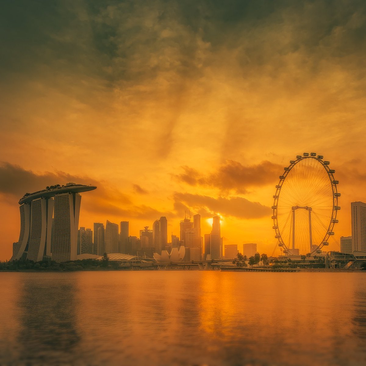 kasupsri's tweet photo. One of my favourite sunset #singapore https://t.co/z9mH8bYPss