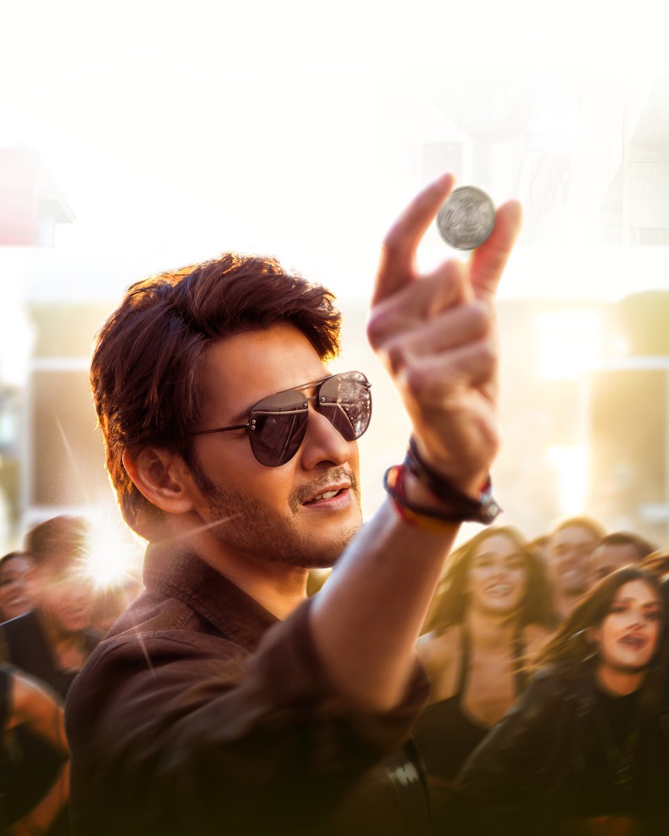 SSMBGlobalFC's tweet photo. WWM ⚡️ Super🌟 @urstrulymahesh  🤩
 
#SVPSecondSingle #PennySong ft. Little Princess #SitaraGhattamaneni out now 💞

▶️ https://t.co/5oG1M3ybhd

#SarkaruVaariPaata https://t.co/7w5mPakvAA