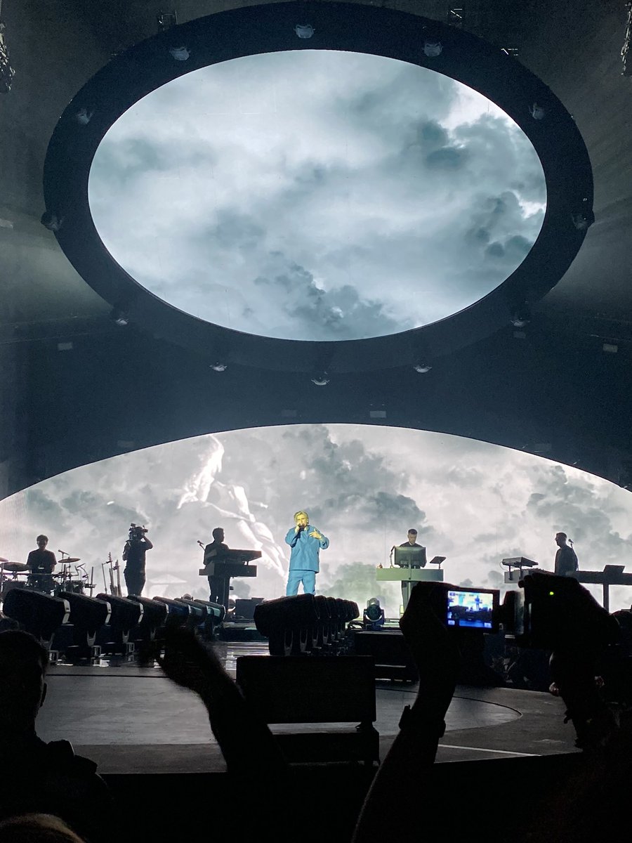 isiaduhaut's tweet photo. ORELSAN TOUR 
CIVILISATION 💚💙❤️🤍
Merci pour ce magnifique et incroyable moment !
@Orel_san @skreadofficial @phazzmusic #ablaye 
#Orelsan #civilisation #orelsan2022
#accorhotelarena #brecy https://t.co/0HxC5GQBp4