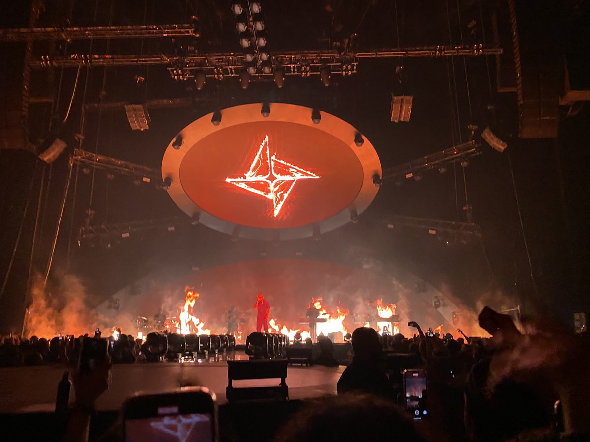 isiaduhaut's tweet photo. ORELSAN TOUR 
CIVILISATION 💚💙❤️🤍
Merci pour ce magnifique et incroyable moment !
@Orel_san @skreadofficial @phazzmusic #ablaye 
#Orelsan #civilisation #orelsan2022
#accorhotelarena #brecy https://t.co/0HxC5GQBp4