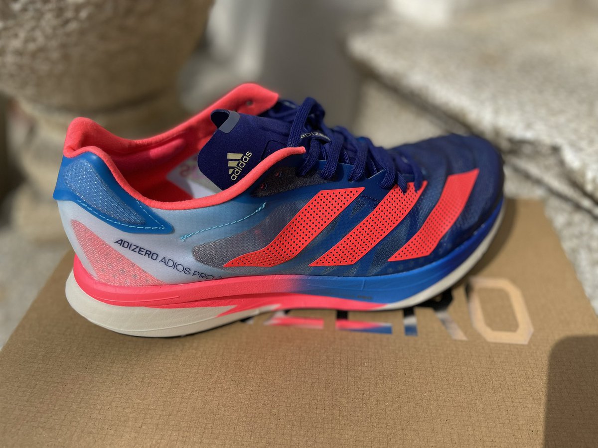 mireiaruizcast1's tweet photo. Me las compré ayer y hoy ya corro más rápido sin haberlas estrenado 🤣🤟🏼
#elpoderdelafuerza
@adidas_ES #adios_pro_2 #aterrizandoenelasfalto
#run_baby_run https://t.co/Z82o66BwYN