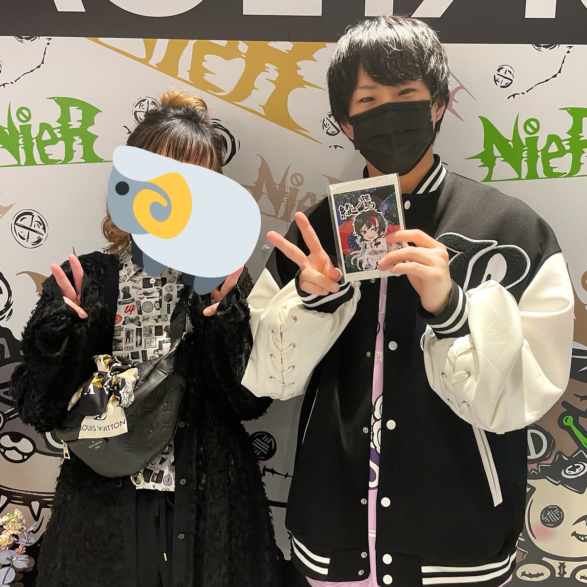HAKU8959's tweet photo. 綾鷹さんに会いに!

可愛らしい方やった！距離近くて緊張してドキドキした(´⊙ω⊙`)

絵をプレゼントしてんけど，受け取って貰えたしお話しも出来てめっちゃ嬉しかった!喜んでもらえたかなぁ｡

一緒に写真撮る為に人生初熊の服買ったり楽しい1日やった！綾鷹さんが選んでくれたから大事にするʕ•ᴥ•ʔ https://t.co/TBbNgeQ5pW