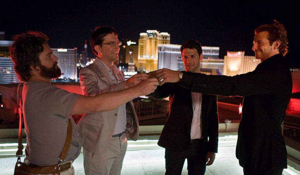 Wondermimo05's tweet photo. Una película con la que no paro de reírme de principio a fin, pero reírme a carcajadas es '#Resacon en las Vegas' la mejor de las tres para mi.
A quién no le gustaría viajar a las Vegas con sus amigos y llevarse un repertorio de grandes anécdotas 😂
Lo que pasa en las Vegas...😜 https://t.co/wDczoHf0rm