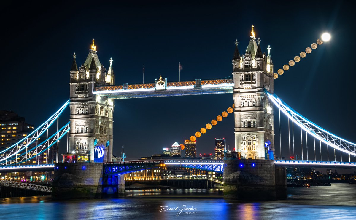 Friday's "Worm" Moon rising over Tower Bridge and Canary Wharf n London.
#london #towerbridge #moonrise #Astrophotography #moon #wormmoon