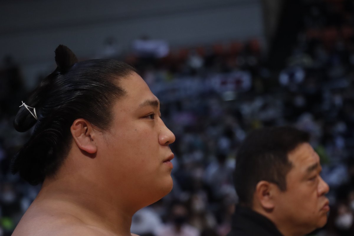 sumokyokai's tweet photo. ＜八日目の様子＞
髙安が8連勝でトップを走り、1敗で続くのは御嶽海、若隆景、琴ノ若の3人。

明日、九日目の取組→https://t.co/p1OkCCKseC
当日券はエディオンアリーナにて8:30より発売！
https://t.co/LGsPZjYqx3
前売券はお近くのセブン-イレブンでご購入ください。
#sumo #相撲 #春場所 #三月場所 https://t.co/6HY7W6xHYy