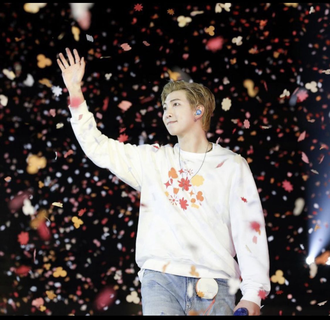 rEsH9tYRRoRY4Oe's tweet photo. #7YearsOfRMixtape #7YearsWithDoYou #RM_MixTape_7주년축하해 ПОЗДРАВЛЯЕМ НАШЕГО ЛЮБИМОГО ЛИДЕРА!!!!!🎉🎉🎉🎉🎉👏🏻👏🏻👏🏻👏🏻💜💜💜💜💜💜💜💋💋💋💋💋 https://t.co/0j8pDC771w