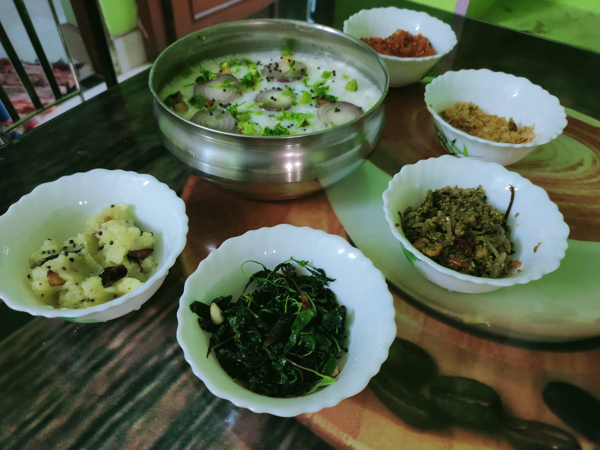 Bibek_Connect's tweet photo. ଦହି ପଖାଲ୍ ସାଙ୍ଗେ ବହଲ୍ କଢ଼ ଭଜା...ଯିଏ ଖାଇଛେ ସେ ଜାନିଛେ ପଖାଲ୍ ଖେବାର୍ ମଜା....ଆର୍ ତାର୍ ସାଙ୍ଗେ ଫେର୍ ମାଁ ଖୁଏଇ ଦେଲେଁ ତାର୍ ଅଲ୍ ଗା ପ୍ରକାରର୍ ମଜା .....🥰

#ପଖାଲ୍_ଦିବସ_ର୍_ଗୁଡ଼ଦୁ_ଟେ_ଶୁଭେଚ୍ଛା 🙏
ପଖାଲ୍ କଂସେ ଖ ଆଉ ନିଜର ଦିହି କେ ହୃଷ୍ଟ ପୃଷ୍ଟ ରଖ🙏 https://t.co/2KCsH7vXQf