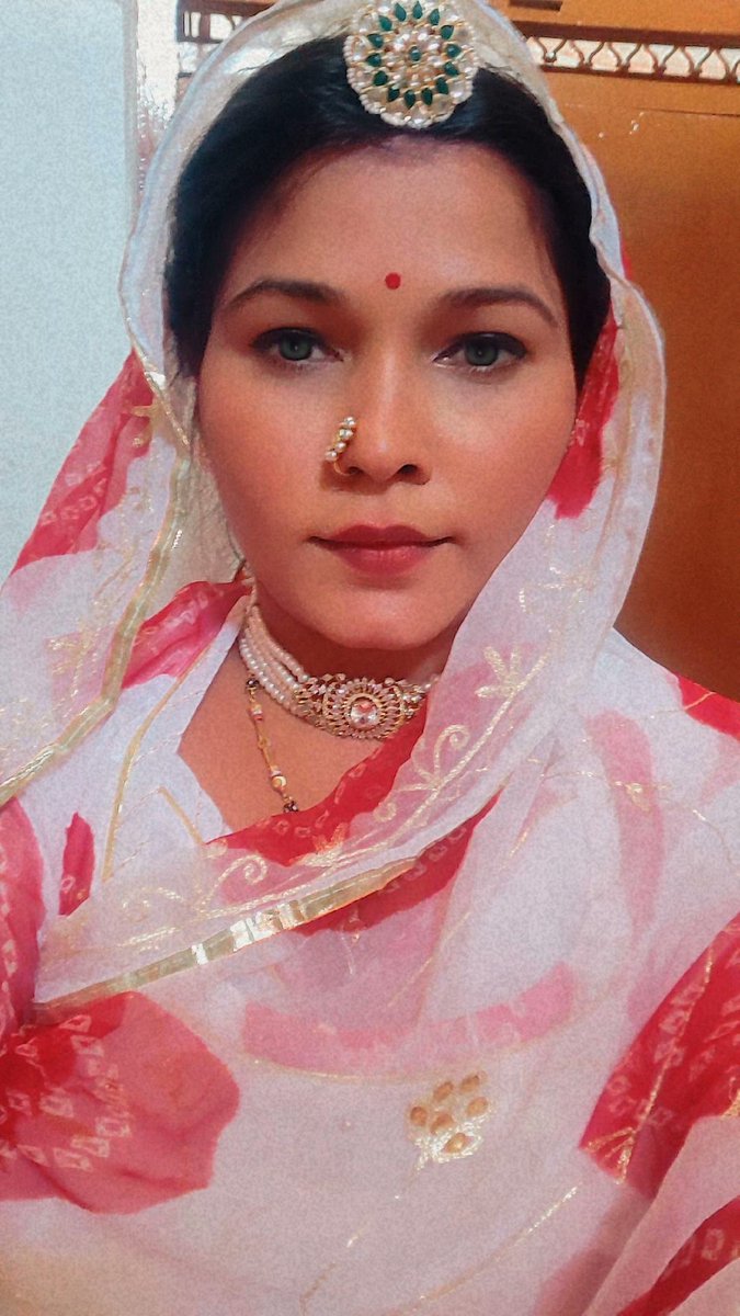 Madrassan_Pinky's tweet photo. मौका था बेटी के होली #Dhoond उत्सव का ❤️
(वैसे राजस्थान में होली के वक्त फाल्गुन में फागनिया (White-Red/Pink) पहनने की परंपरा है। #Rajasthan 
@SanyamLodha66 
@sandeep_dahiyaa https://t.co/hu3iFm1EAD