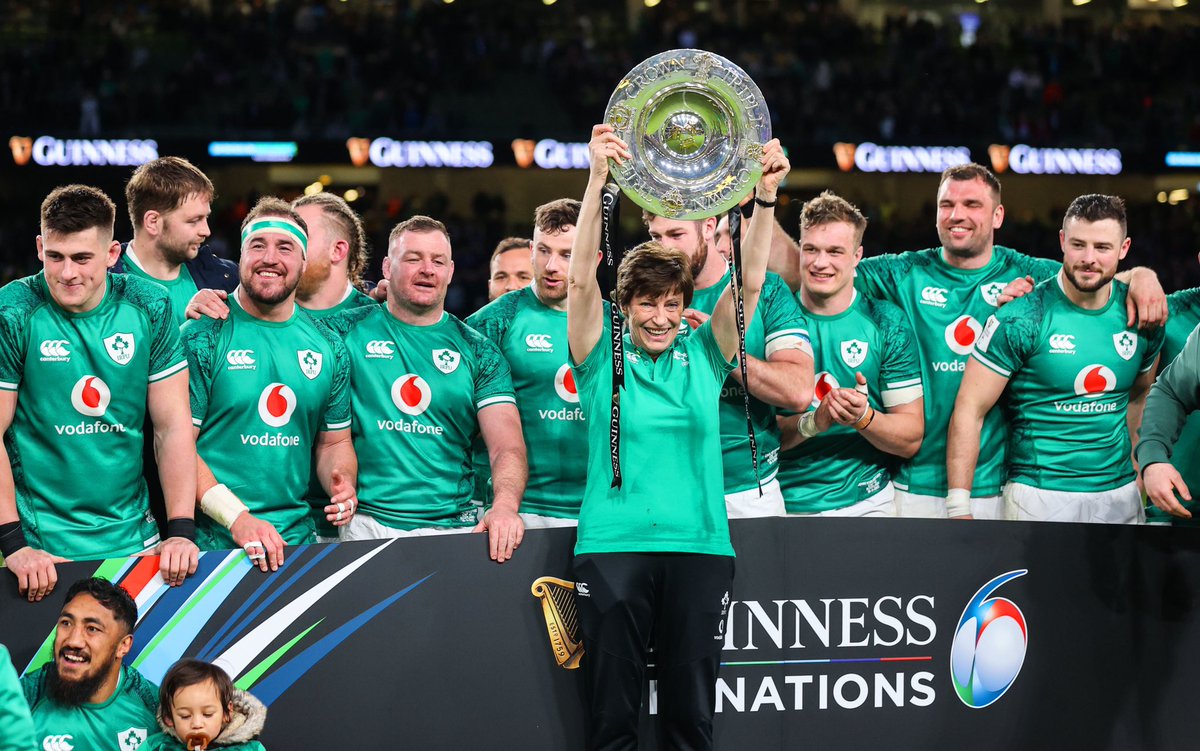 IrishRugby's tweet photo. It was the end of an era yesterday as we marked the last game for IRFU Head of Nutrition @WoodRwm 

Ruth has worked with the team 16 years and has been an integral part of our biggest days. 

Thanks Ruth! Best of luck for the future. 

#JustEatIt https://t.co/owTZ5bcuvx