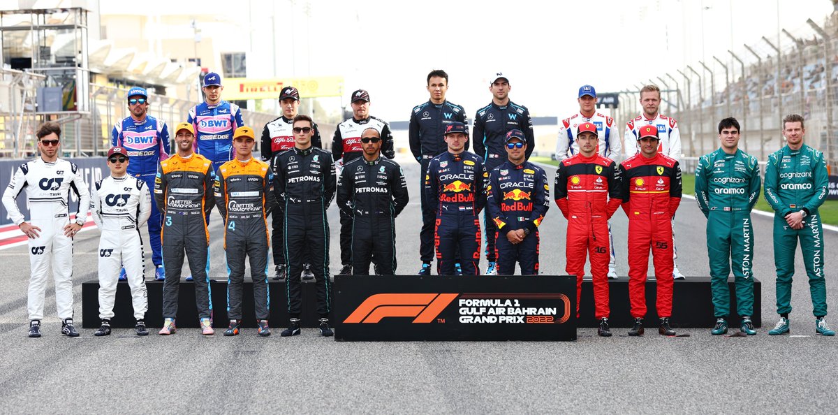 F1's tweet photo. 📸 The class of '22 

#BahrainGP #F1 https://t.co/AvXUeTcCnA