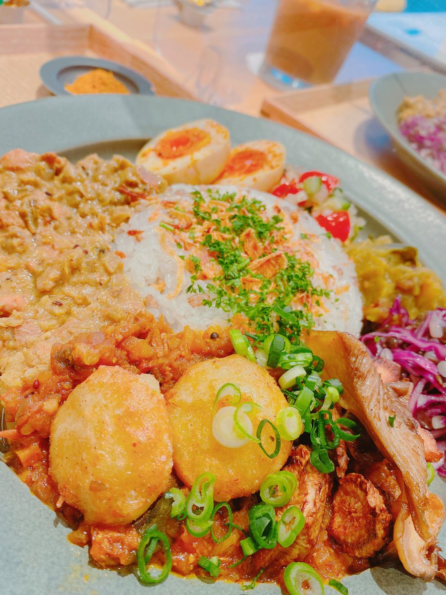 昨日は埼玉発上陸だった〜☺️ずっと行きたかった本棚劇場も行けて大満足✨
あとカレー美味しかった🍛 