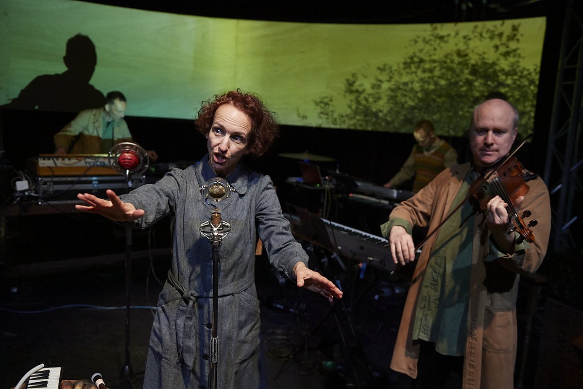 “this imaginative adaptation manages to take an iconic work from the past, and fix it firmly in our present”

🌟🌟🌟🌟🌟

TRIFFIDS!

Arts Depot

REVIEW : bit.ly/SITS_Triffids

📷 Andi Sapey