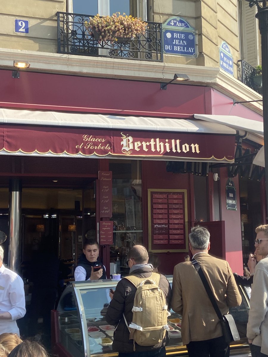 FramboiseFt's tweet photo. #berthillon c’est bon mais là boule à 4,5 € c’est chère 😅 https://t.co/Toa1V87rbT