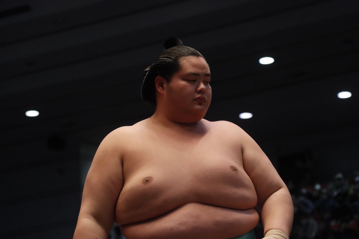 sumokyokai's tweet photo. ＜八日目の様子＞
髙安が8連勝でトップを走り、1敗で続くのは御嶽海、若隆景、琴ノ若の3人。

明日、九日目の取組→https://t.co/p1OkCCKseC
当日券はエディオンアリーナにて8:30より発売！
https://t.co/LGsPZjYqx3
前売券はお近くのセブン-イレブンでご購入ください。
#sumo #相撲 #春場所 #三月場所 https://t.co/6HY7W6xHYy
