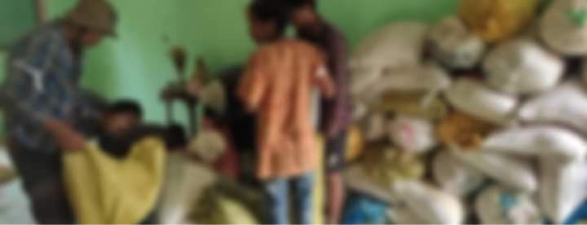 TheChindwin's tweet photo. PDF – Sheinmakar has released pictures of donations and aid provided to local people who are internally displaced in Wetlet Township of Sagaing region in Myanmar. 

The humanitarian aid delivered local PDF includes 56 rice bags, 2 lakhs in cash, clothing and household materials. https://t.co/DLGTUnLpLc